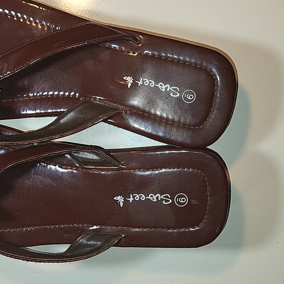 Women's Brown Thing Sandals (9) - Picture 3 of 9